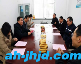 市纪委及县领导春节前慰问技能人才杨雷生